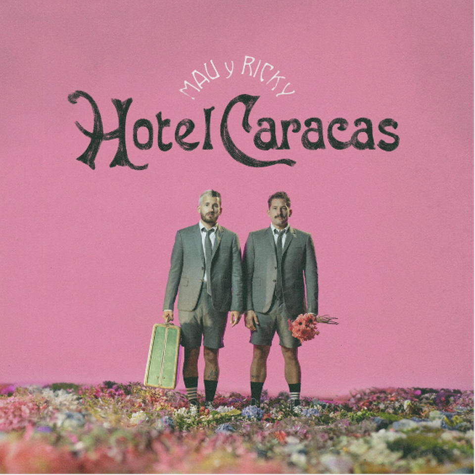 ‘Hotel Caracas’ incluye 15 canciones, videos musicales y un documental, rindiendo homenaje a su tierra natal, Venezuela, con una mezcla de sonidos latinos, pop y funk. Cortesía