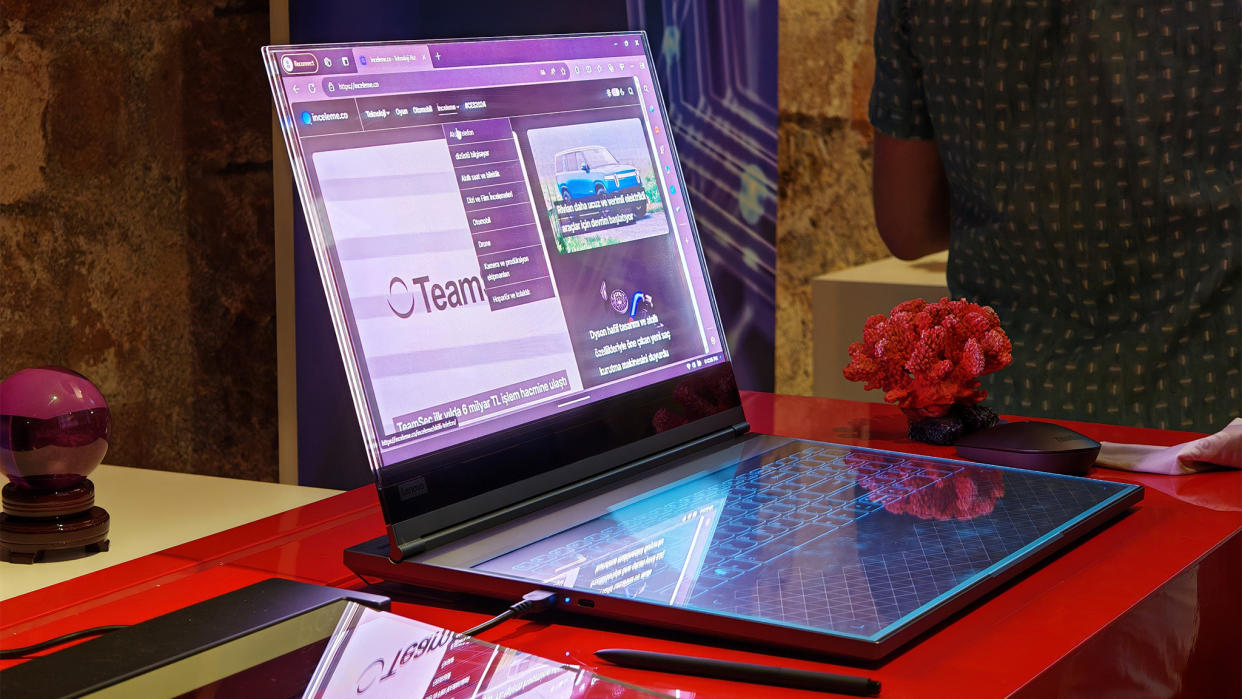  Hands-on with the Lenovo Transparent Display Laptop at MWC 2024. 