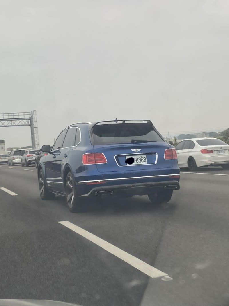 該休旅車根本不是Mini Cooper車廠的車輛，而是賓利（Bentley）所推出休旅車「Bentayga」。