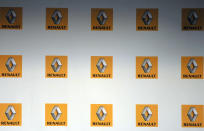 <b>4. Renault</b>. C'est l'un des logos qui a le plus évolué depuis sa création. Au commencement le symbole de la marque était un pictogramme représentant les initiales des frères Renault. Puis il s'est transformé en voiture, en tank (première guerre mondiale oblige) puis enfin, en 1923 est apparu le losange. Celui que l'on connait tous est arrivé en 1972, devenu un emblème il n'a subi qu'une légère modification en 1992 et plus rien depuis.