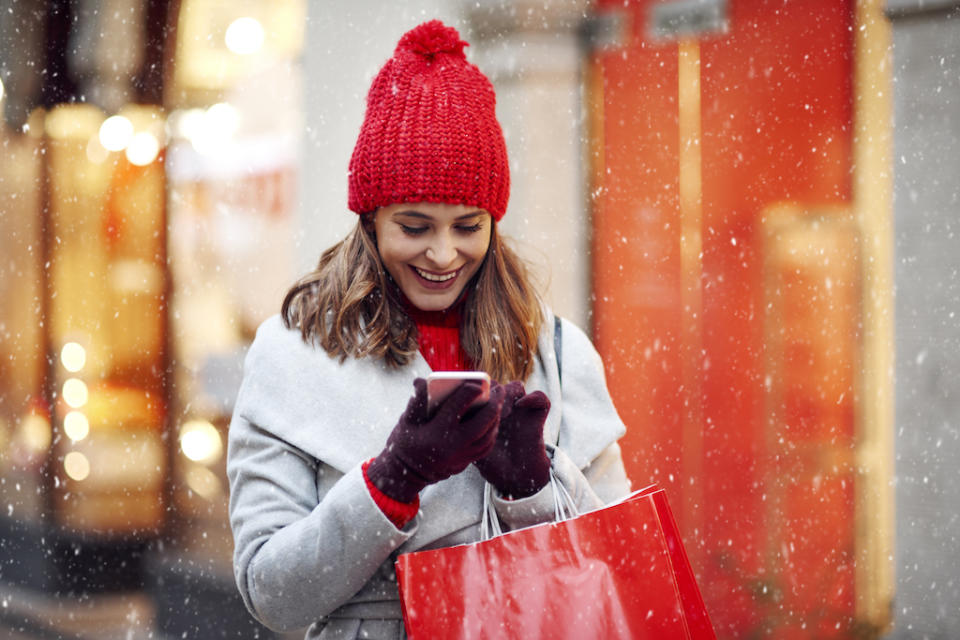 En hiver, garder ses doigts au chaud tout en pouvant utiliser son smartphone est essentiel. (Photo : Getty Images)