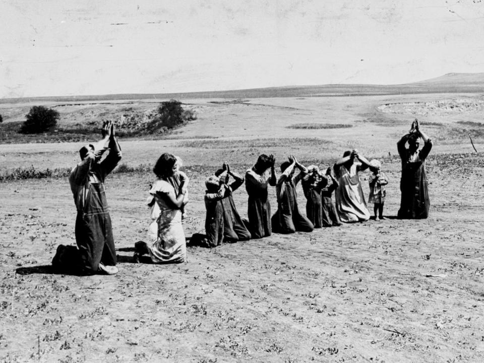 Henry Wetzel, his wife and their ten children pray for rain on a farm in North Dakota in 1934.