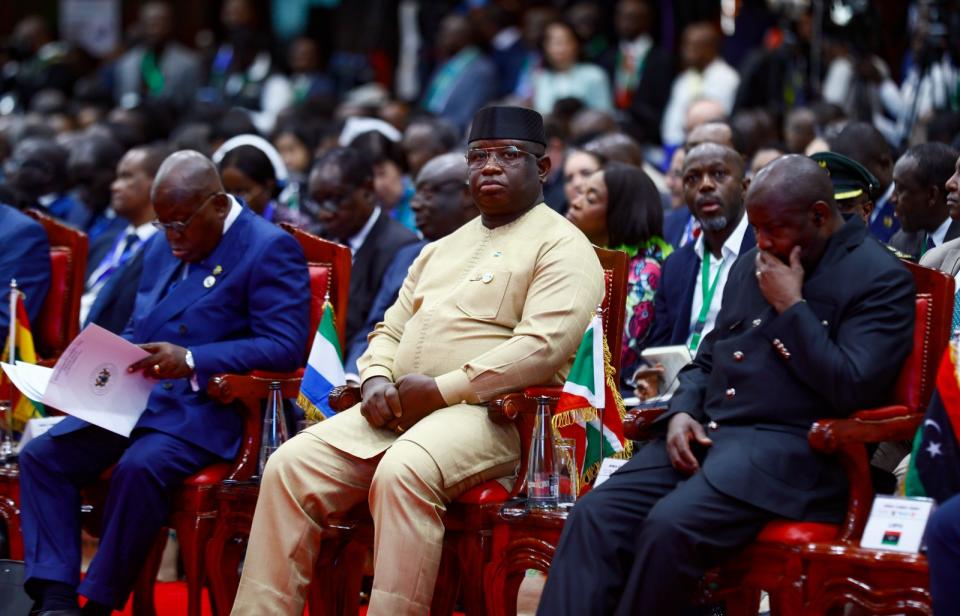 獅子山共和國總統比歐（中）5日出席在肯亞奈洛比舉行的非洲氣候峰會。美聯社
