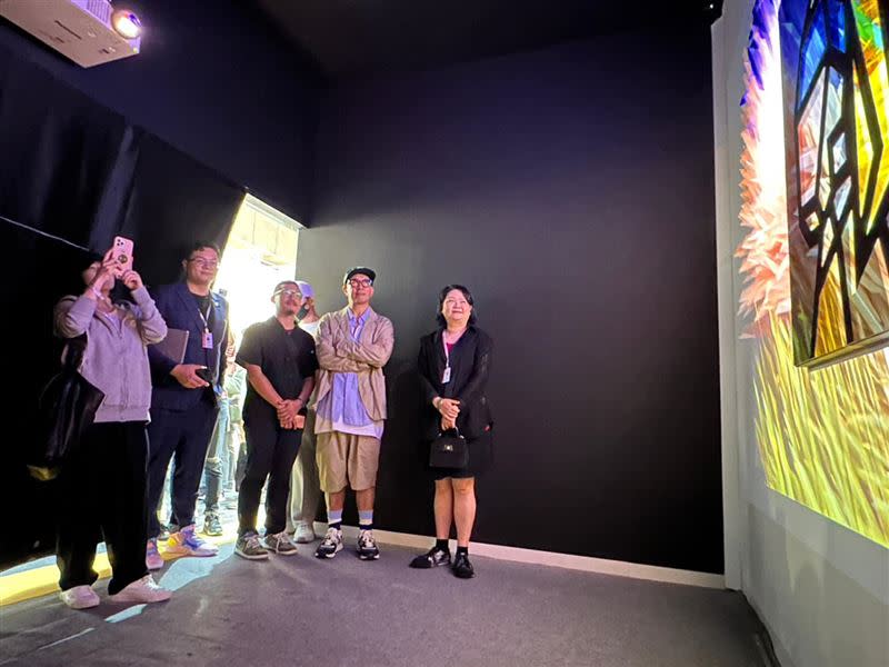 具俊曄成ART TAIPEI 人氣王，藝術作品藏愛的秘密曝光，小S挺姊夫、蔣友柏挺好友。 （圖／翻攝自尊彩臉書）