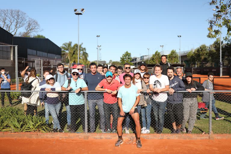 Navone y sus allegados, que vinieron a verlo desde 9 de Julio en su bautismo en un Challenger