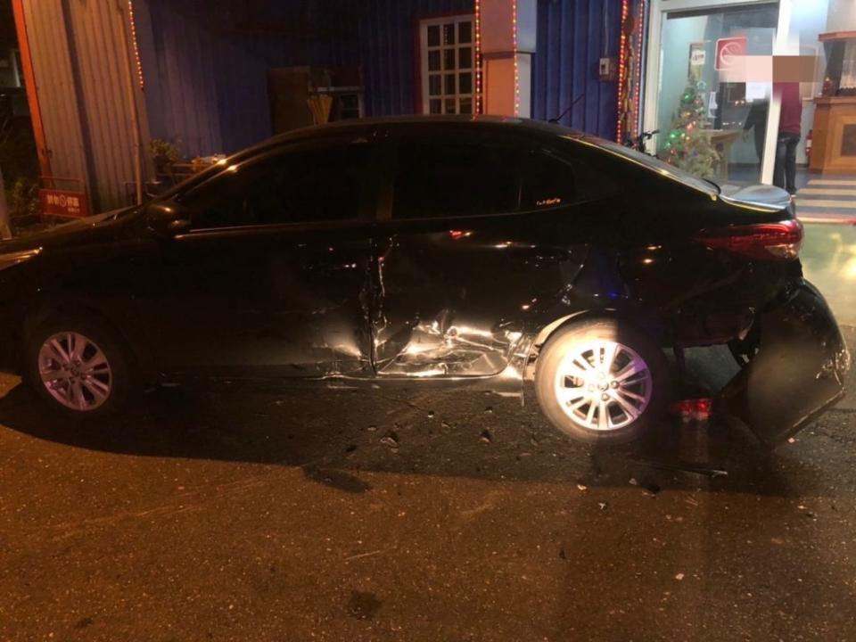 受害吳姓女子車輛遭嚴重撞擊。（蘇澳警分局提供）