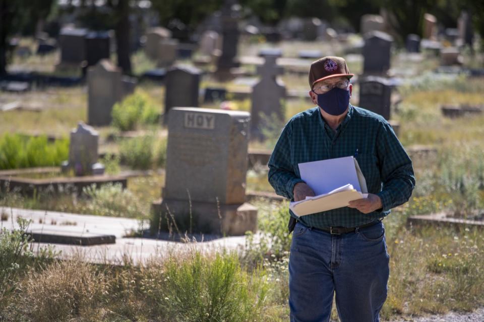 Historian Mike Anderson at Evergreen Cemetery in Arizona