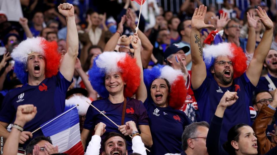 I tifosi francesi festeggiano la vittoria della loro squadra sull'Italia