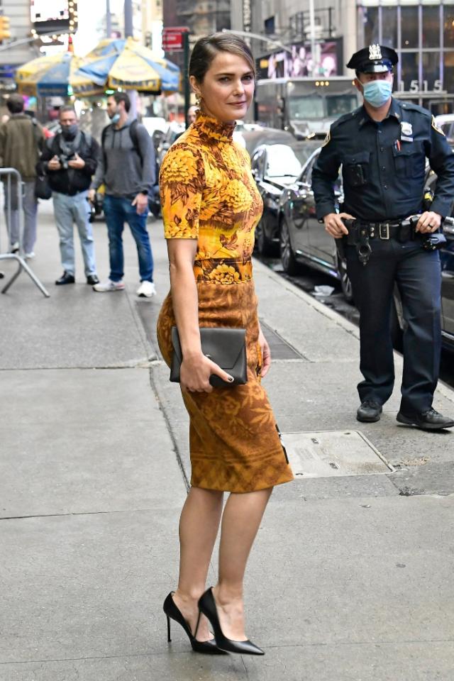 Keri Russell animal print shoe trend style is amazing