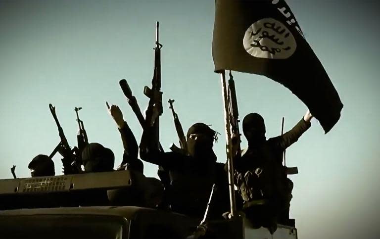 Imagen extraída de un vídeo de propaganda publicado por el grupo 'yihadista' Estado Islámico, en el que aparecen varios combatientes en un lugar inexacto de Irak, el 17 de marzo de 2014