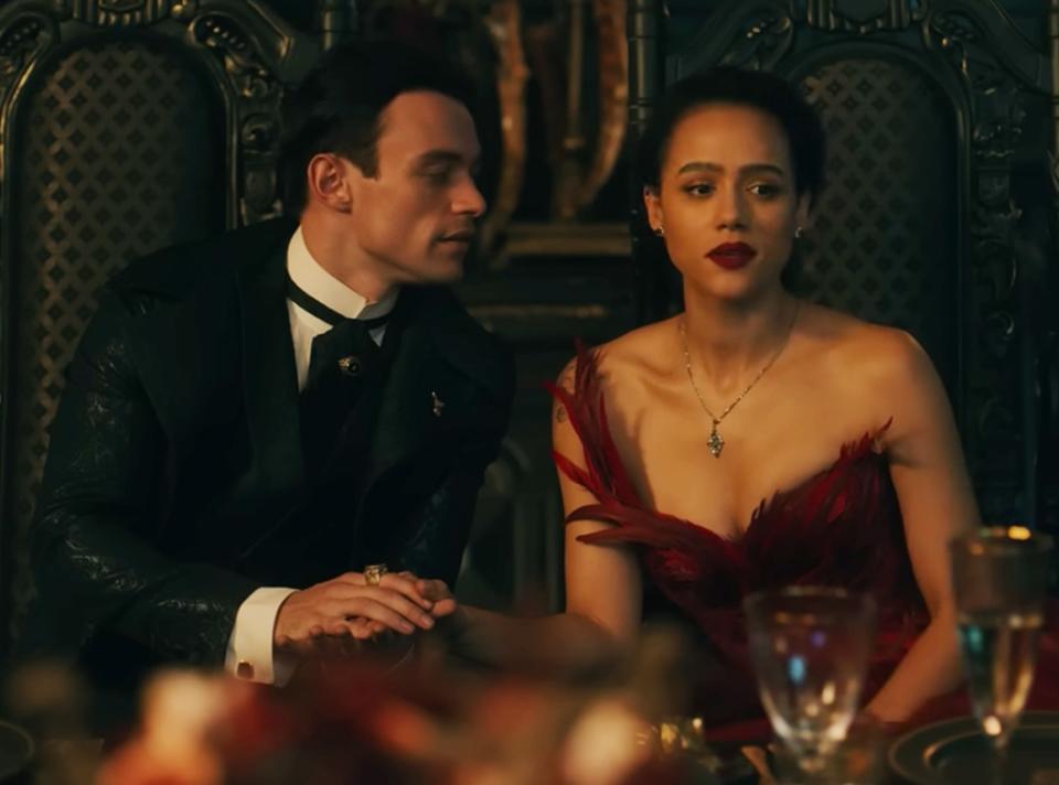 Thomas Doherty, Nathalie Emmanuel, The Invitation screengrab