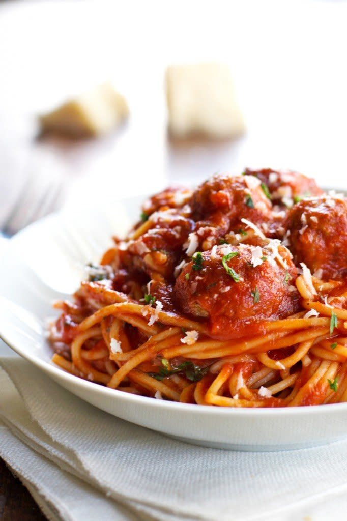 <strong>Get the&nbsp;<a href="http://pinchofyum.com/skinny-spaghetti-and-meatballs?utm_source=feedburner&amp;utm_medium=feed&amp;utm_campaign=Feed:+pinch-of-yum+(Pinch+of+Yum)">Skinny Spaghetti and Meatballs recipe</a>&nbsp;from Pinch of Yum</strong>