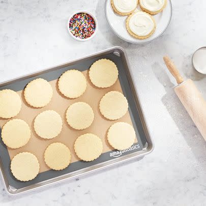 These heatproof silicone baking mats