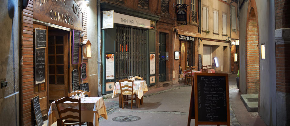 Une rue vide à 20 h 40 à Paris.
