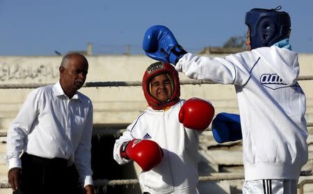 Tabia (R), 12, fights against Aamna, 11, during the Sindh Junior Sports Association Boxing Tournament in Karachi, Pakistan February 21, 2016. REUTERS/Akhtar Soomro