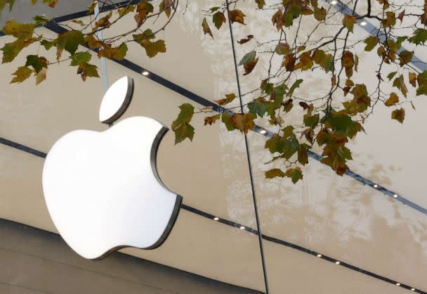 PHOTO: The Apple Inc logo is seen at the entrance to the Apple store in Brussels, Nov. 28, 2022. (Yves Herman/Reuters)