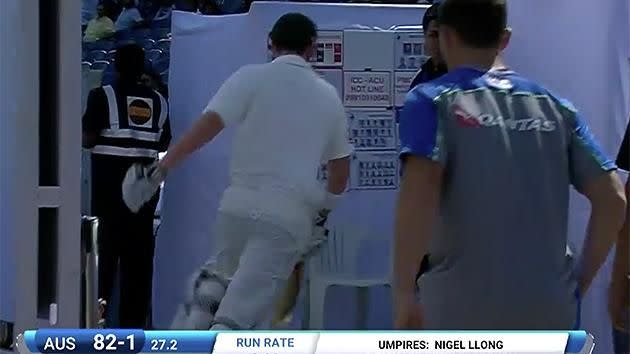 Renshaw sprints off the pitch. Pic: Fox Sports