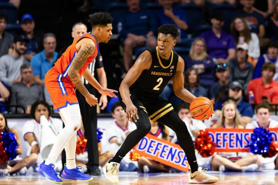 Vanderbilt Commodores forward Ven-Allen Lubin (2) posts up against Florida Gators guard Will Richard (5) during the second half at Exactech Arena at the Stephen C. O’Connell Center.