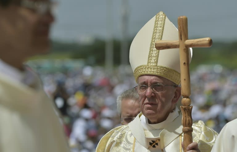 Pope Francis arrives to celebrate an open-air mass at Samanes Park in Guayaquil, Ecuador on July 6, 2015