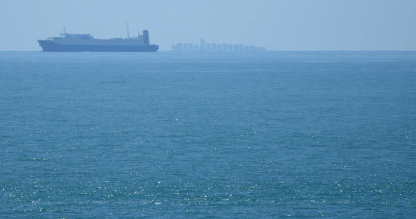 路透社指出，台灣與中共軍艦在海峽中艦對峙。（示意圖／達志／美聯社）