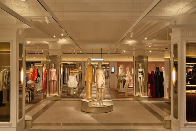 Louis Vuitton Pop-up Store in Harrods - Luxury RetailLuxury Retail