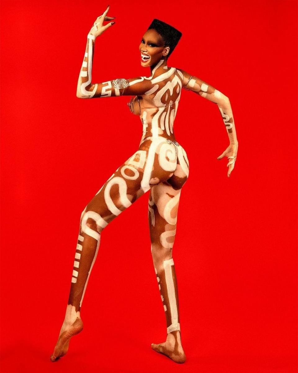 
2021
2021 年萬聖節，Winnie Harlow變身傳奇人物Grace Jones。
