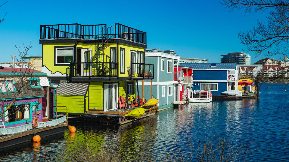 houseboats on the water