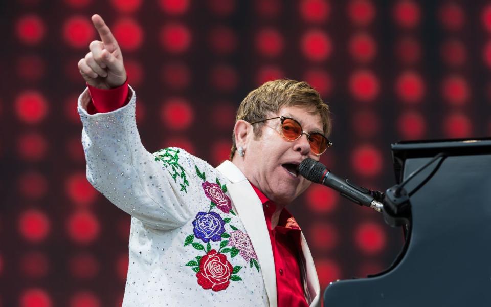 Ob Elton John es ernst meinte, als er 2010 Jesus als schwul bezeichnete? In Ägypten fand man die Aussage auf jeden Fall nicht lustig - und verweigerte dem Musiker das Visum. (Bild: Ian Gavan/Getty Images for Harlequins)