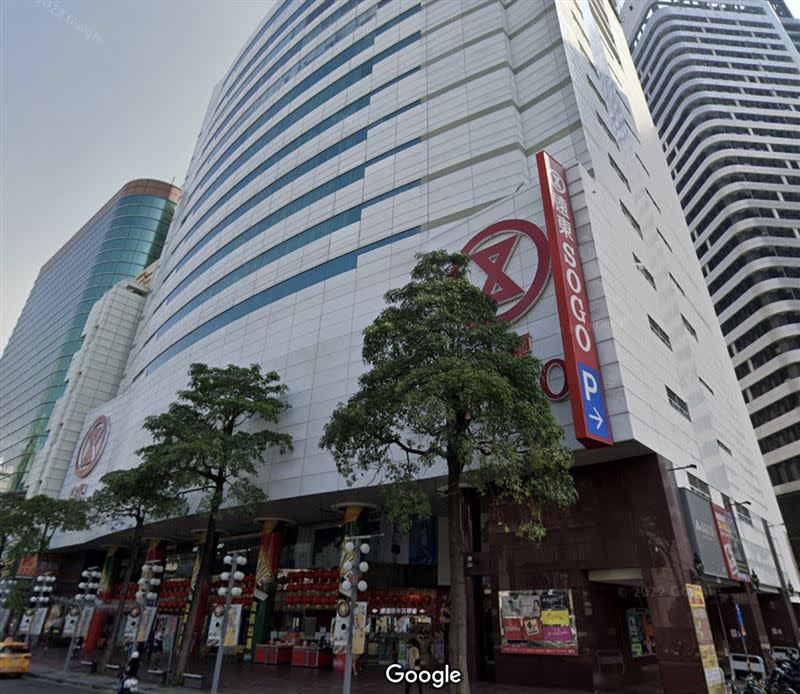 SOGO高雄店開第一槍放颱風假，網讚：百貨界唯一清流。（圖／翻攝google）