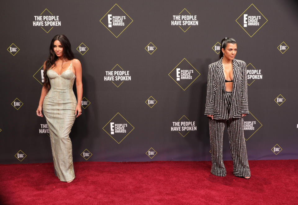 Kim and Kourtney Kardashian posted at the Peoples Choice Awards on Nov. 10.&nbsp; (Photo: Monica Almeida / Reuters)