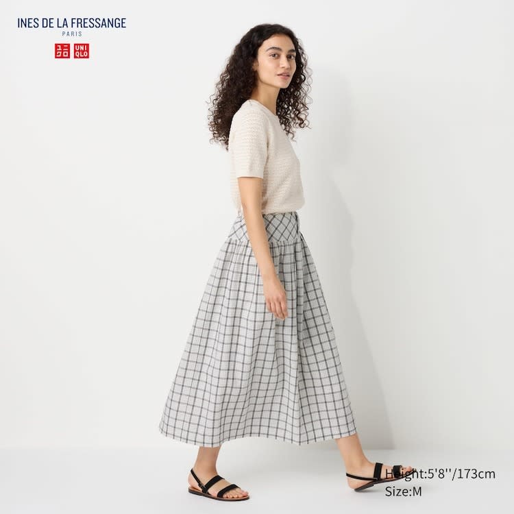 A photo of a model wearing the Linen Cotton Gather Skirt. (PHOTO: Uniqlo)