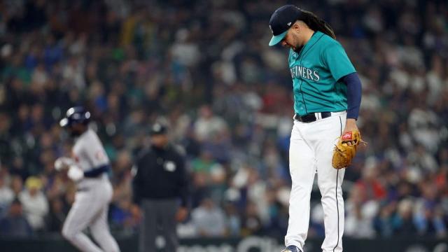 Mariners defeat Astros, move into 3rd Wild Card spot