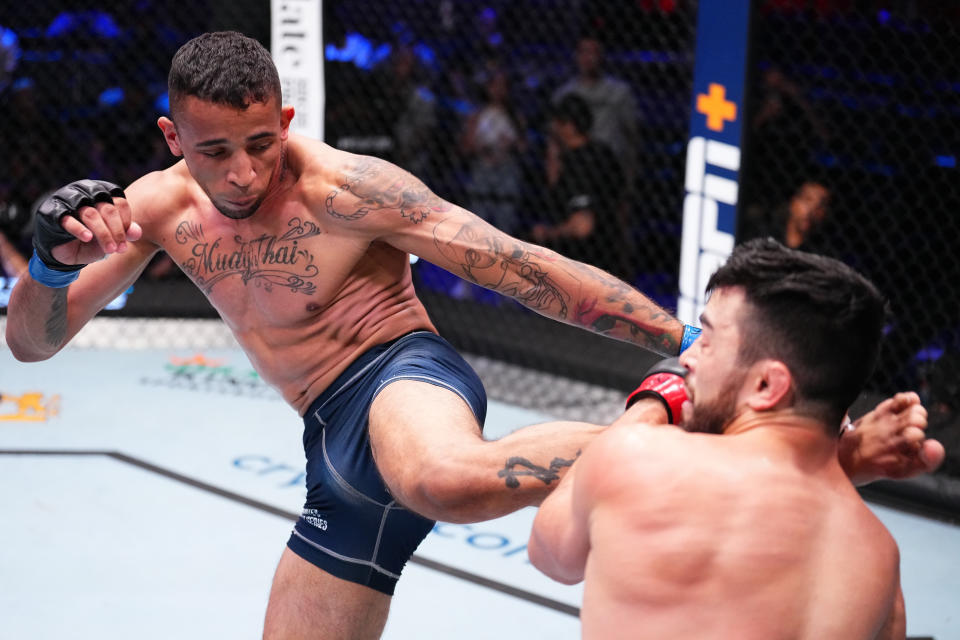 LAS VEGAS, NEVADA – AUGUST 29: (L-R) Carlos Prates of Brazil kicks Mitch Ramirez in their welterweight fight during Dana White’s Contender Series season seven, week four at UFC APEX on August 29, 2023 in Las Vegas, Nevada. (Photo by Chris Unger/Zuffa LLC via Getty Images)