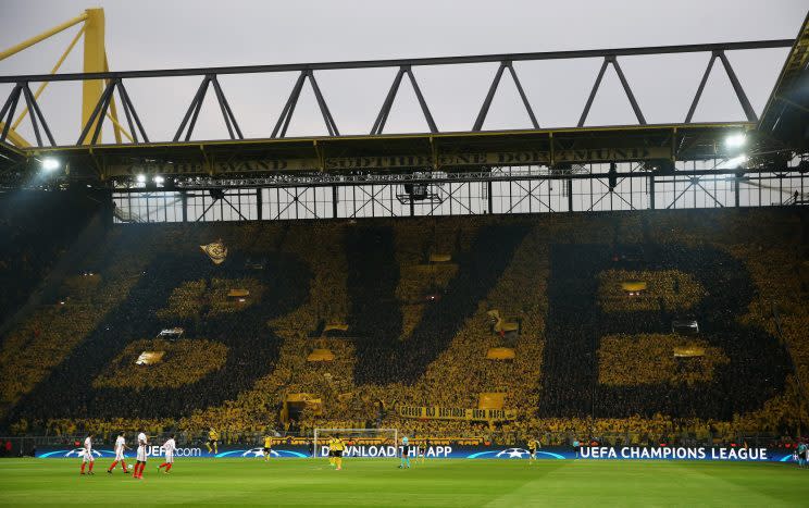 <p>Le fameux “Mur Jaune” pousse ses joueurs en cette fin de match. Un véritable 12ème homme ! (Getty images)</p>