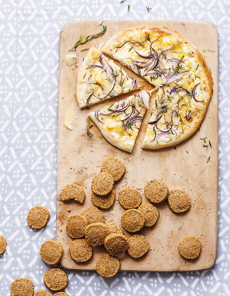 <p>Découvrez la recette de la <a href="https://www.elle.fr/Elle-a-Table/Recettes-de-cuisine/Pizza-blanche-au-comte-3801095" rel="nofollow noopener" target="_blank" data-ylk="slk:Pizza blanche au comté;elm:context_link;itc:0;sec:content-canvas" class="link ">Pizza blanche au comté</a></p><br>