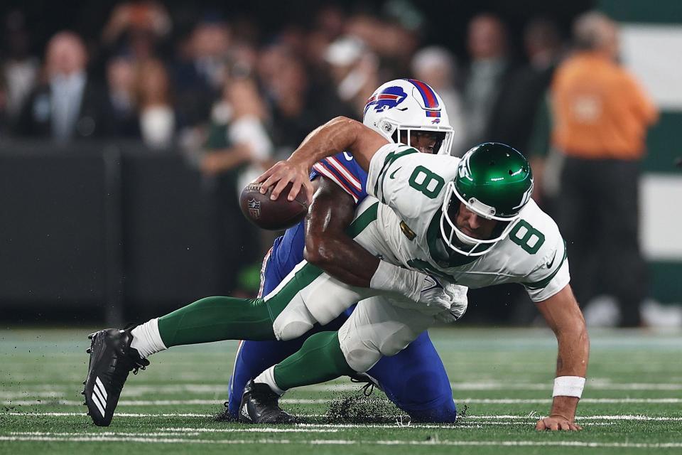 New York Jets quarterback Aaron Rodgers is sacked by Buffalo Bills defensive end Leonard Floyd.