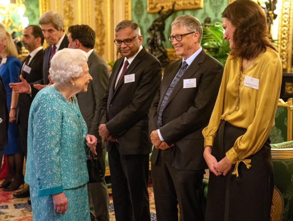 The Queen greets Bill Gates at a reception for international business and investment leaders (Arthur Edwards/The Sun) (PA Wire)