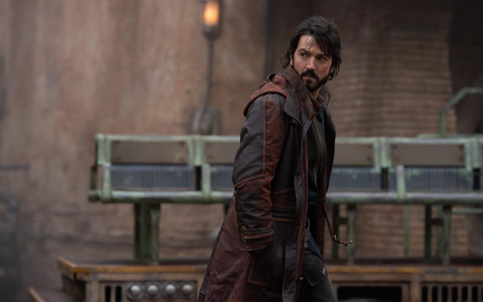 Diego Luna in Andor - Des Willie