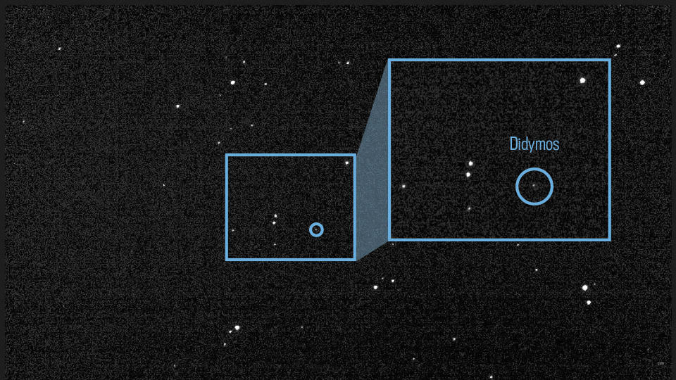 La imagen del asteroide Didymos y su luna en órbita Dimorphos tomada por Draco 