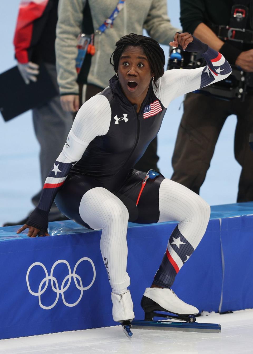 erin jackson winning a medal in speed skating at the olympics