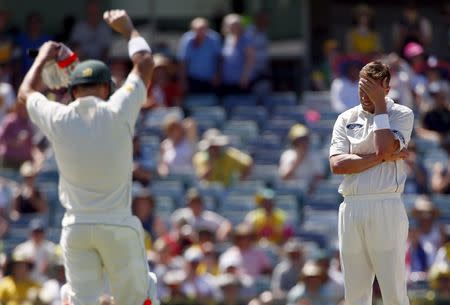 Australia's David Warner (L) stretches as New Zealand's Tim Southee reacts after having an appeal for the wicket of Australia's Usman Khawaja (not pictured) turned down during the first day of the second cricket test match at the WACA ground in Perth, Western Australia, November 13, 2015. REUTERS/David Gray