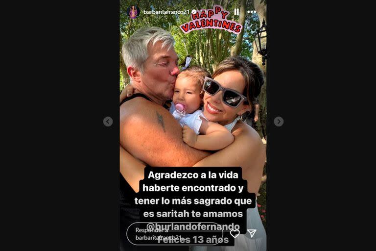 La postal de la pareja junto a su hija, Sarah