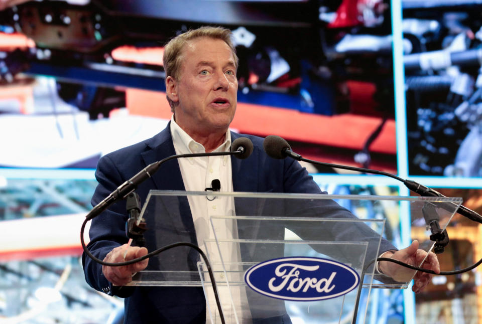 Ford Motor Companys vd Bill Ford meddelar att Ford kommer att samarbeta med kinesisk-baserade Amperex Technology för att bygga en helelektrisk fordonsbatterifabrik i Marshall, Michigan, under en presskonferens i Romulus, Michigan, USA, den 13 februari 2023. REUTERS/ Rebecca Cook