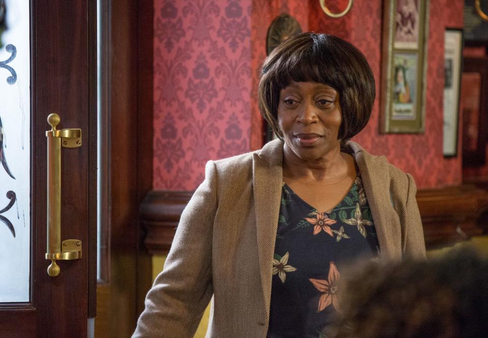 yolande visits the queen vic in eastenders