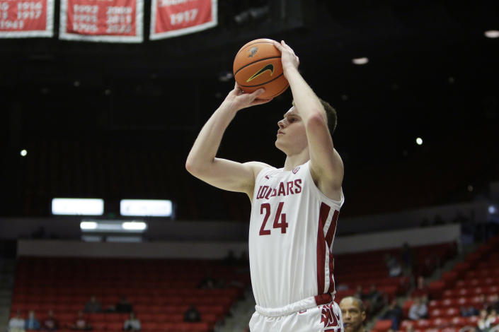 Washington State guard Justin Powell shoots during the first half of an NCAA college basketball game against Southern California, Sunday, Jan. 1, 2023, in Pullman, Wash. (AP Photo/Young Kwak)