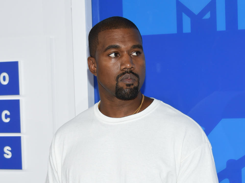 Ob Kanye West bald mit einem neuen Tattoo zu sehen ist? (Bild-Copyright: Evan Agostini/Invision/AP)