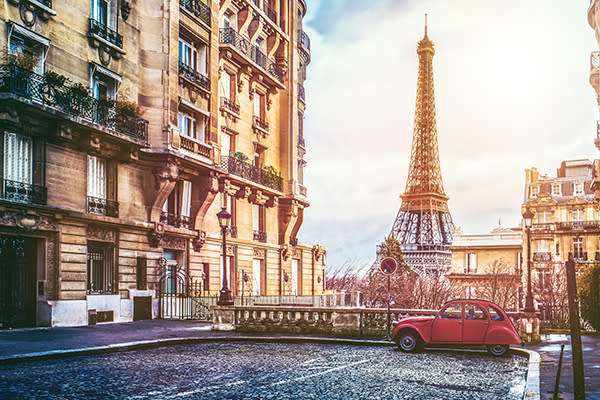 <p>Es otra de esas ciudades que no pasan de moda, pero si no la conoces, todavía estás a tiempo de enamorarte de la Ciudad de las Luces, con sus cafés, panaderías, arquitectura y festivales. Foto: Alexander Kirch / EyeEm / Getty Images. </p>