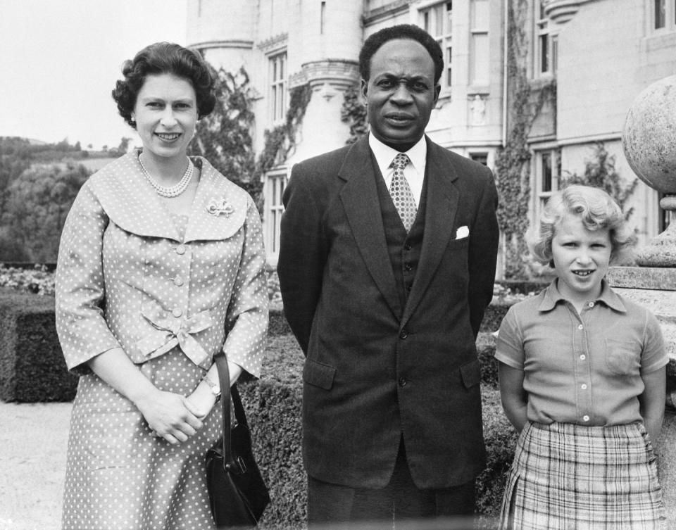 1959: Queen Elizabeth (pregnant with Prince Andrew)