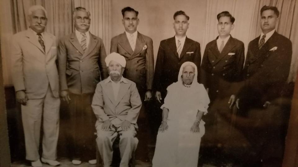 <div class="paragraphs"><p>Sanjay Sen's great grandparents.</p></div>