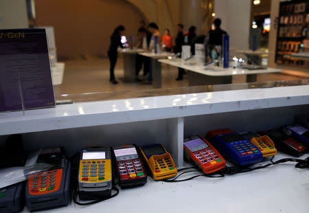 Credit card machines are seen at a shopping mall in Jakarta, Indonesia, May 26, 2016. REUTERS/Beawiharta